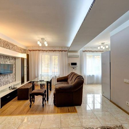 Excellent apartment Druzhby Narodov boulevard 3a. Lybedskaya metro station Kiev Eksteriør billede