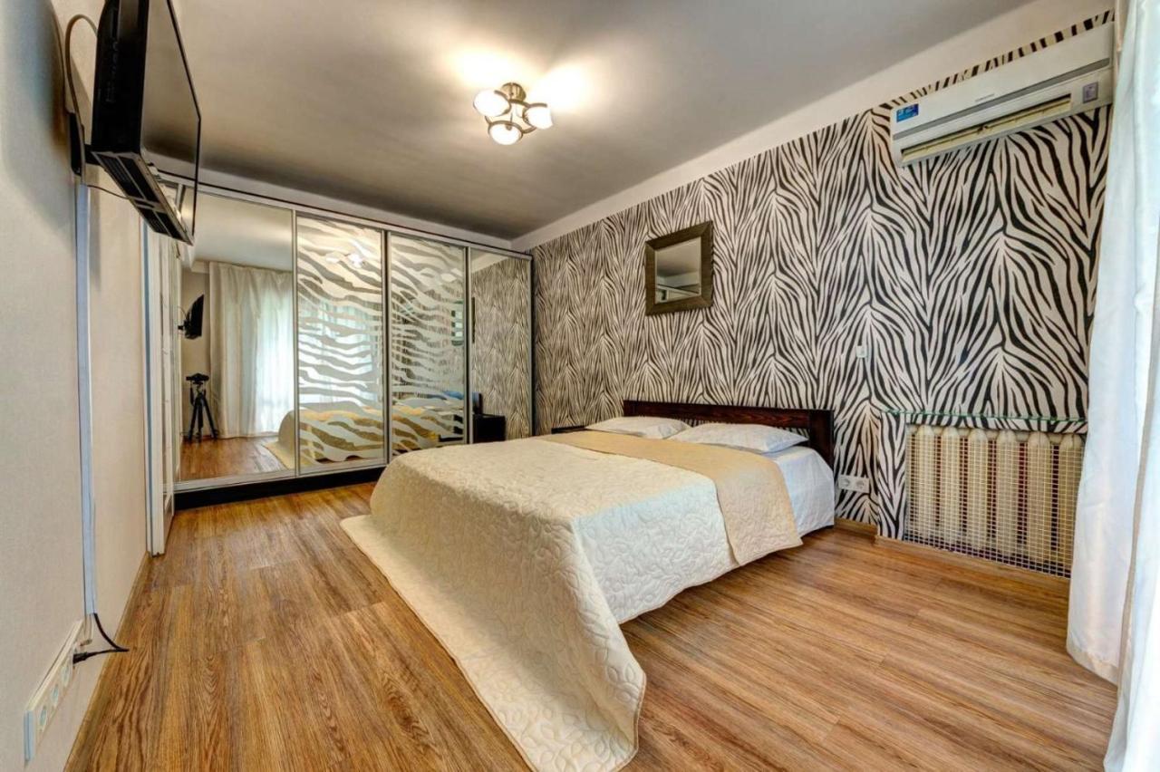 Excellent apartment Druzhby Narodov boulevard 3a. Lybedskaya metro station Kiev Eksteriør billede